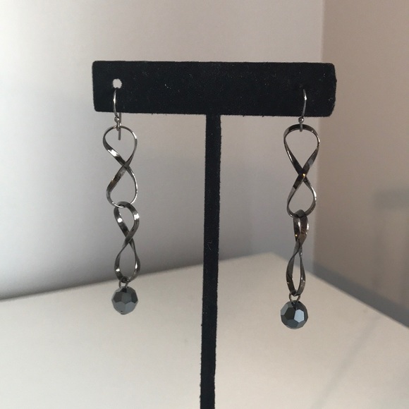 Jewelry - Gorgeous Drop Earrings